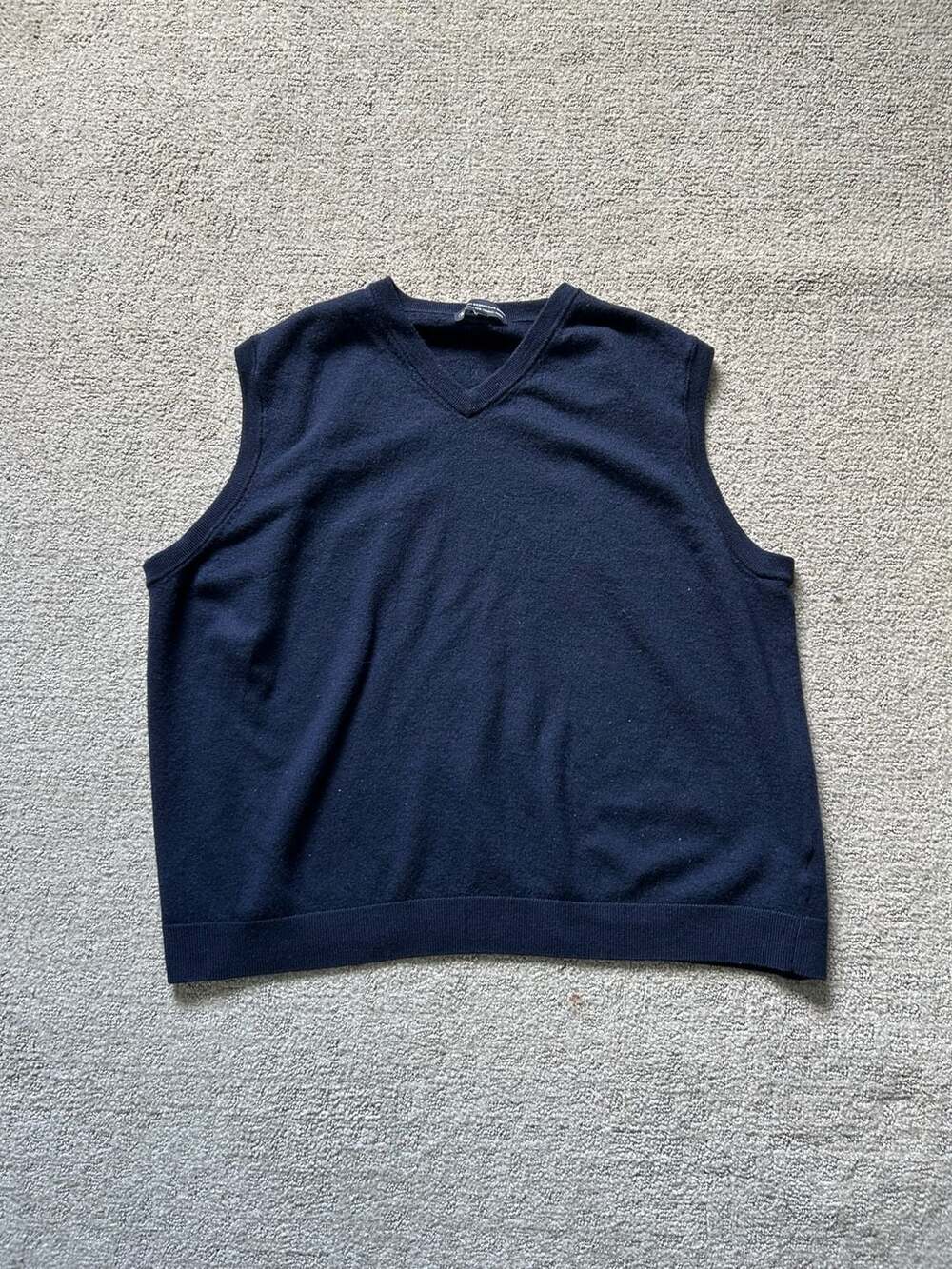 Hart Schaffner Marx Men's Navy Extra Fine Merino Wool V-Neck Sweater Vest, Size